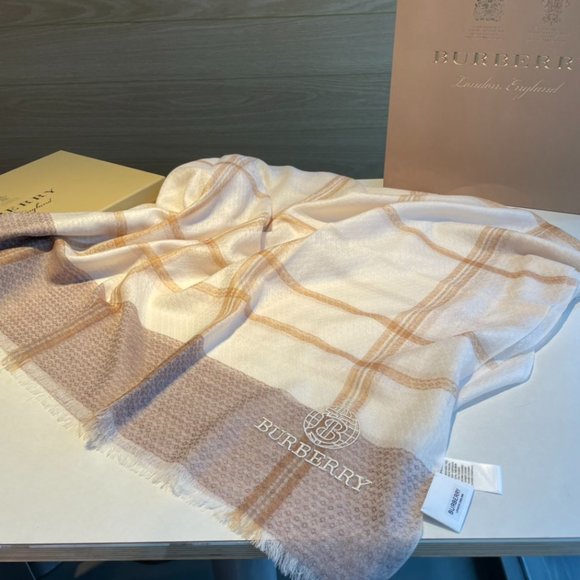 Women's Burberry Winter New water-soluble cashmere simple scarf Size: 95 * 190CM - Picture 5 of 8